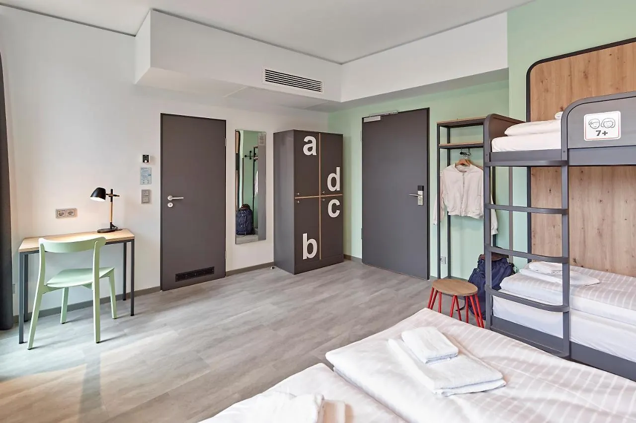Meininger Hotel Koeln West 0*, 科隆